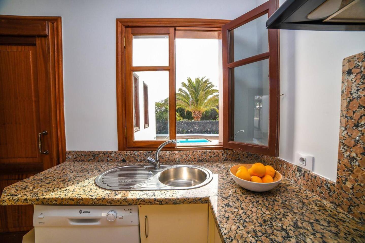 Agradable Y Familiar Con Piscina Casa Inima Villa Playa Blanca Dış mekan fotoğraf