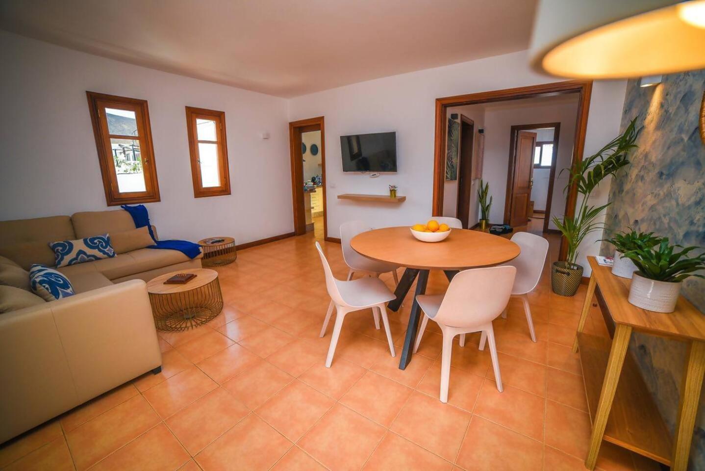 Agradable Y Familiar Con Piscina Casa Inima Villa Playa Blanca Dış mekan fotoğraf